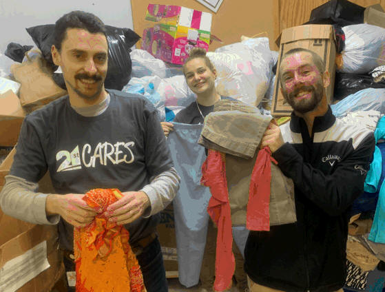 21st Mortgage volunteers help out