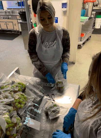 21st Mortgage volunteers at Love Kitchen